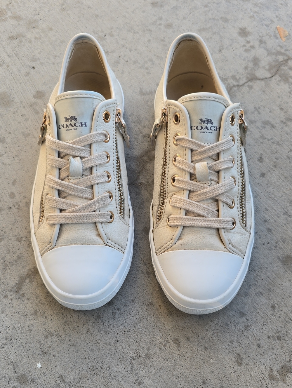 Coach Empire Zipper Cream Leather Low-Top Sneakers with Gold Zipper Accents 8.5B